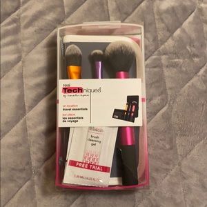 NWT ✨Real Techniques Travel Brush Set 🦋